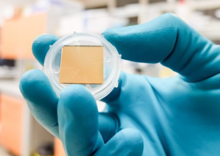 What are the applications for photonic integrated circuits on the edge?